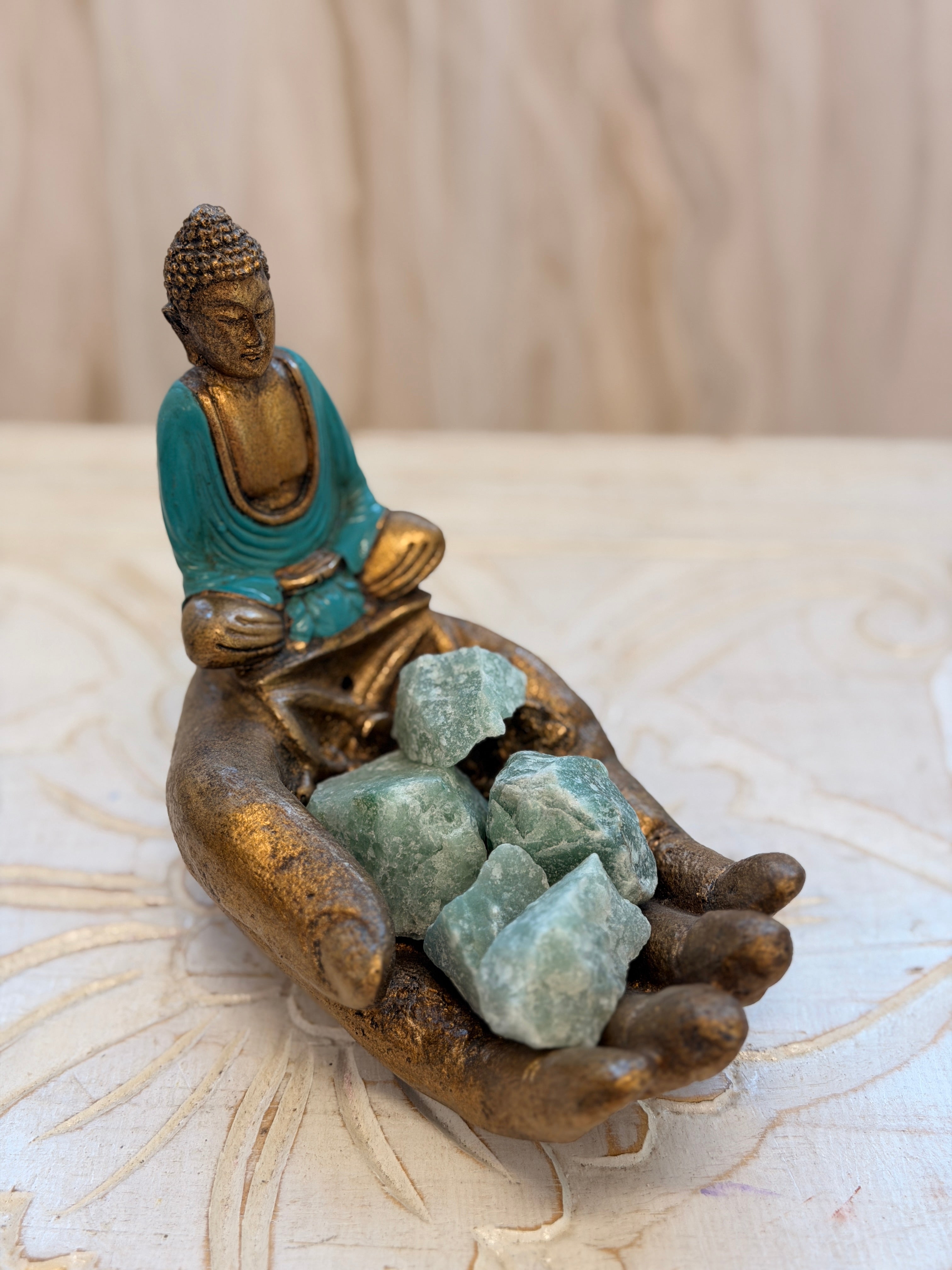 Stojan na vonné tyčinky – Budha na dlani