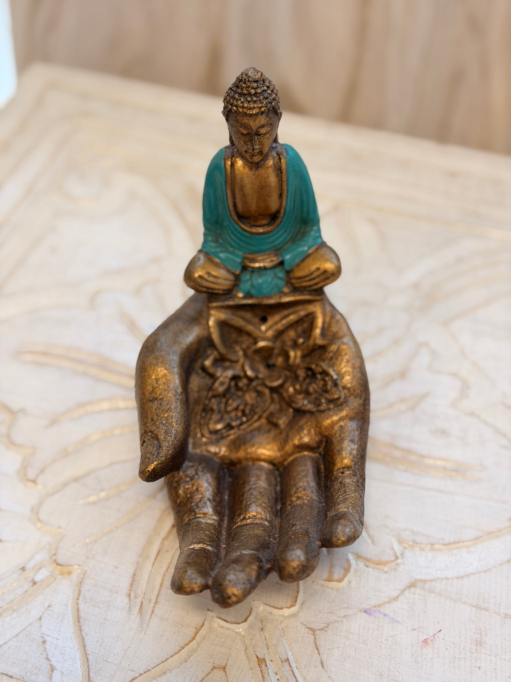 Stojan na vonné tyčinky – Budha na dlani