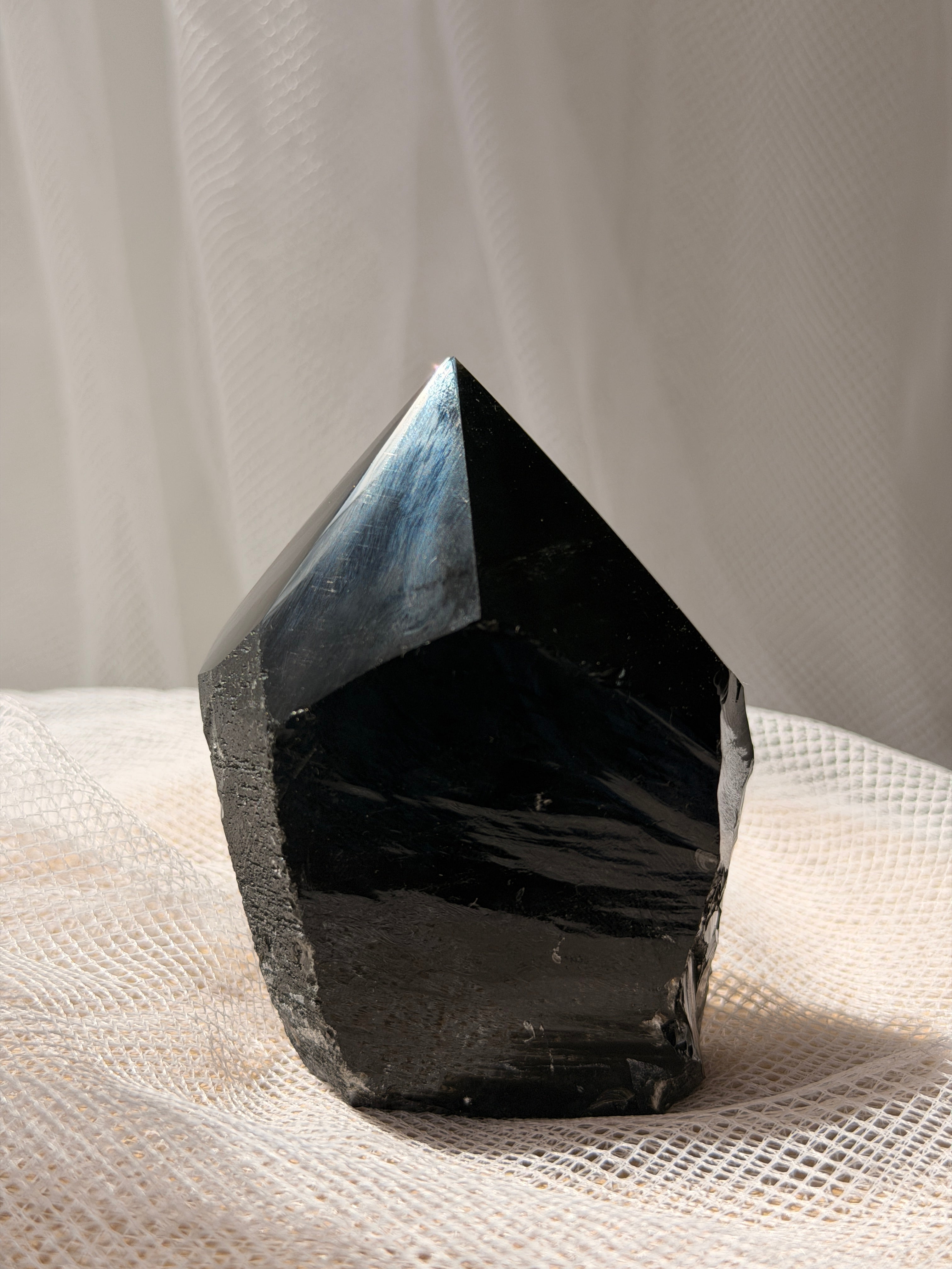 Obsidián – leštený hrot AA kvalita, ochranný štít
