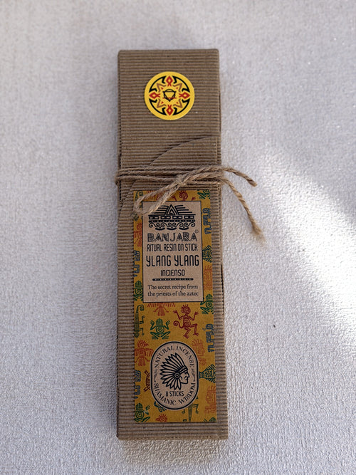 Banjara Ylang Ylang rituálne tyčinky so živicou v kartónovom balení