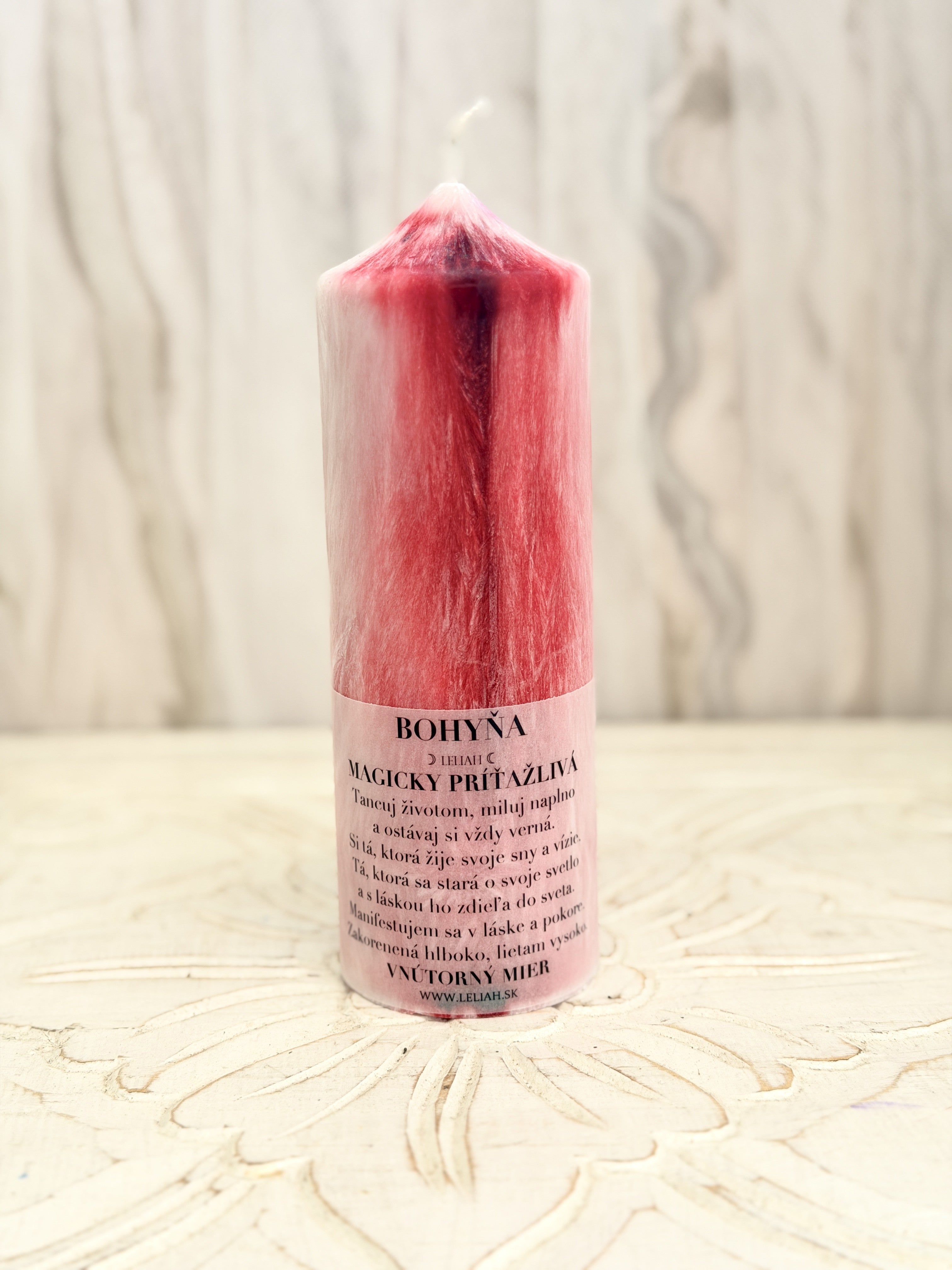 Bohyňa – energetická sviečka LELIAH (17 × 6 cm)