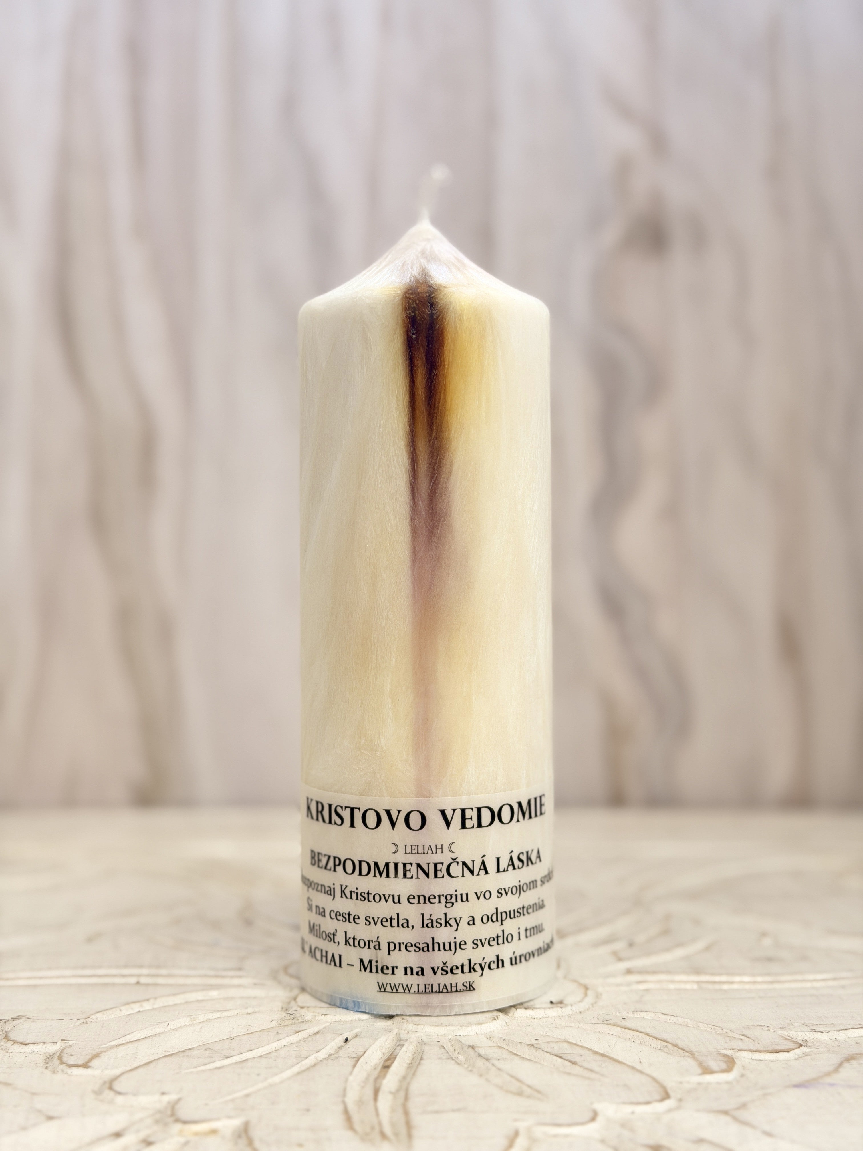 Kristovo vedomie – energetická sviečka LELIAH (17 × 6 cm)