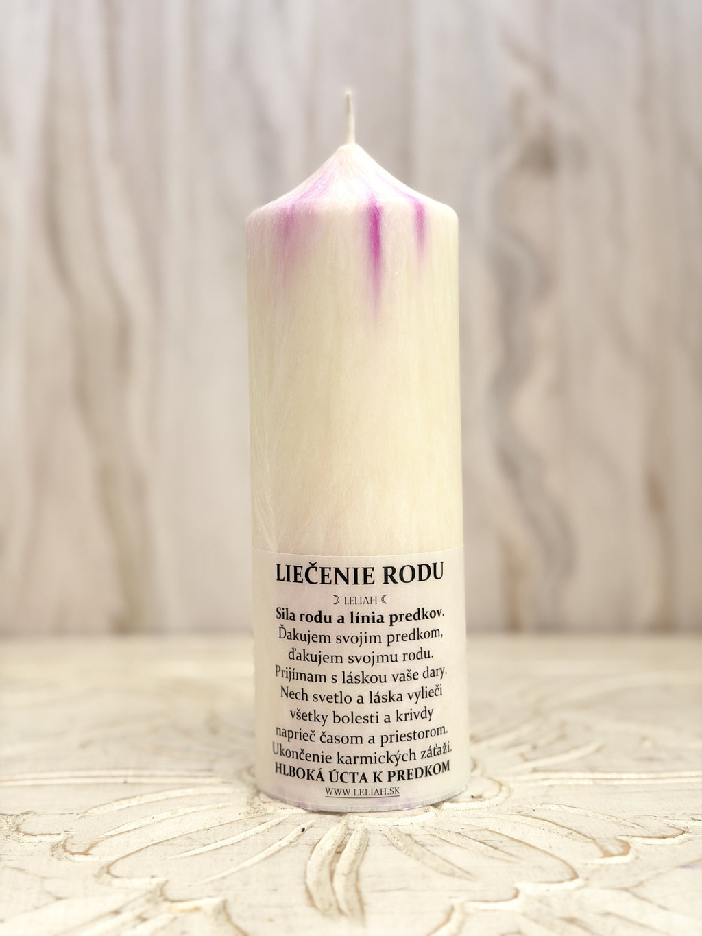 Liečenie rodu – energetická sviečka LELIAH (17 × 6 cm)