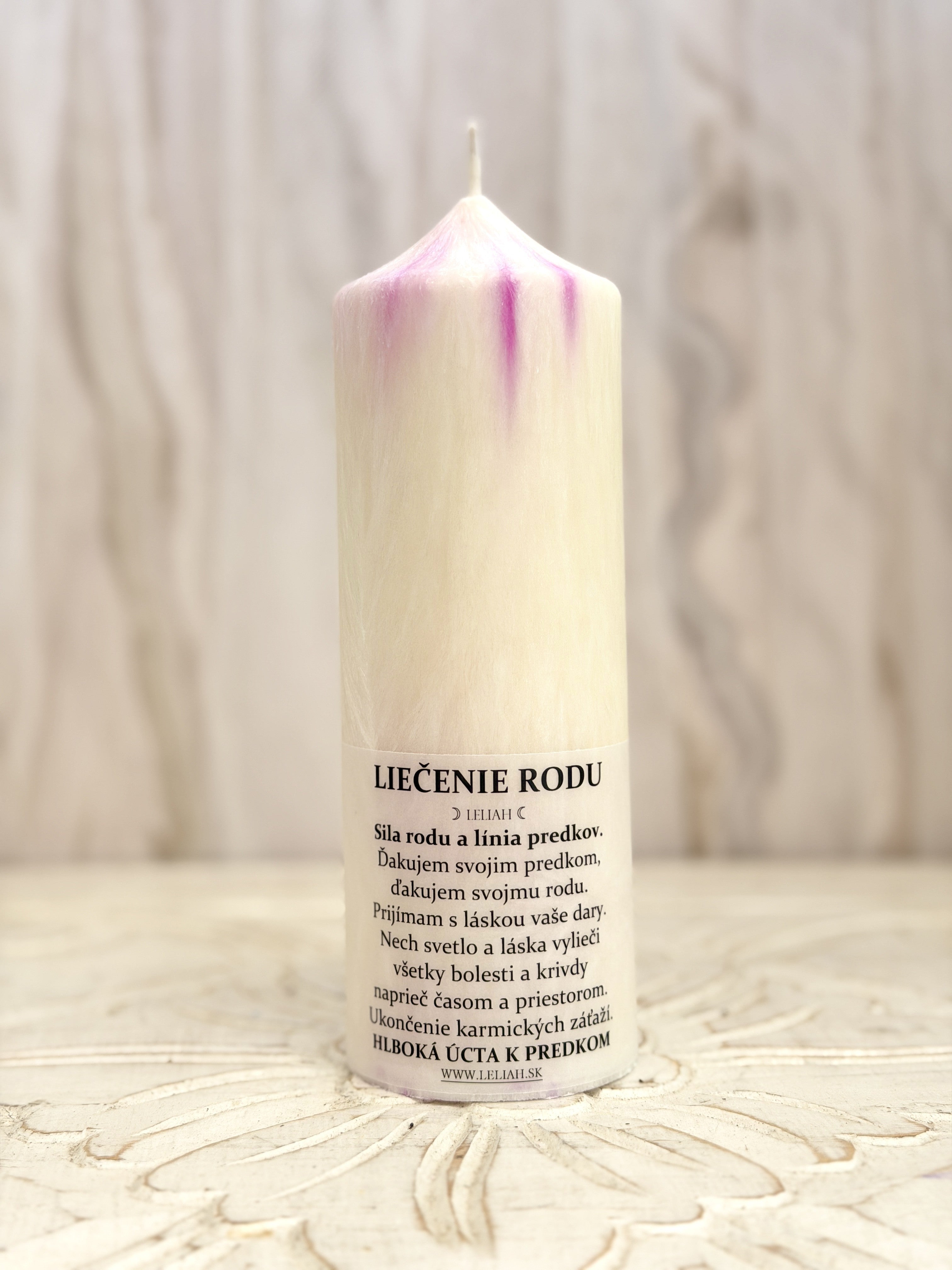 Liečenie rodu – energetická sviečka LELIAH (17 × 6 cm)