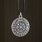 Vikingský náhrdelník Vegvisir na čiernej šnúrke
