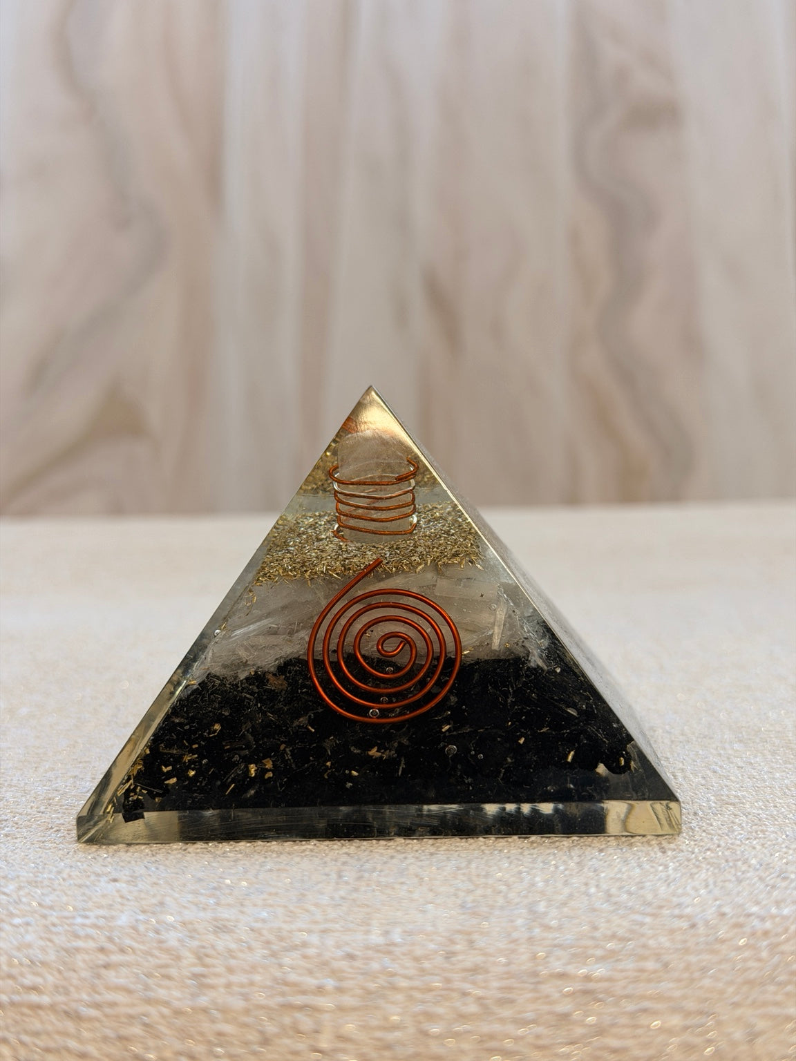 Orgonit pyramída – čierny turmalín a krištáľ