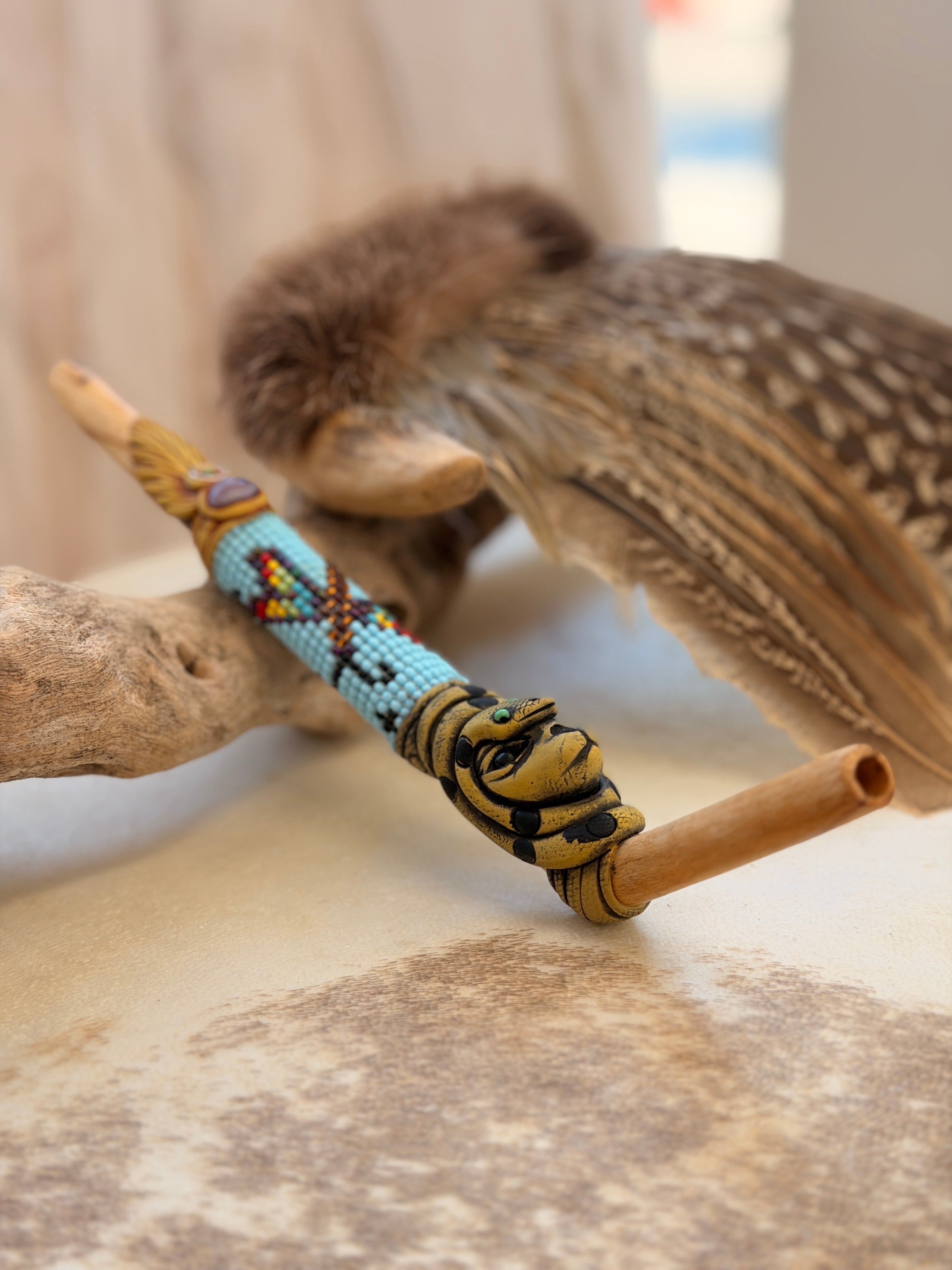 Tepi – fúkačka na rapé z palo santo, šamanská pomôcka
