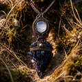 Šamanský makramé náhrdelník s obsidiánom a mesačným kameňom, Peru