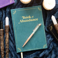 Zápisník Book of Abundance so zeleným avanturínovým perom